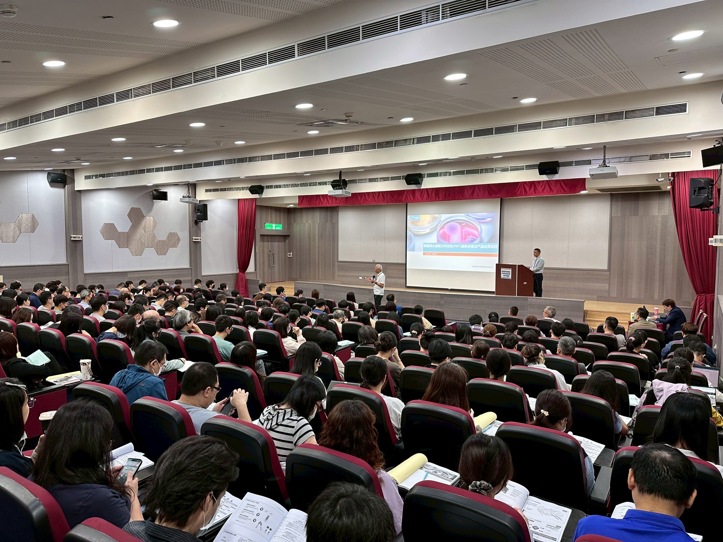 LINE_ALBUM_114.05.16._環(huán)境微生物監(jiān)控分析與生物指示劑選擇研討會(huì) 活動(dòng)照片_250519_68.jpg